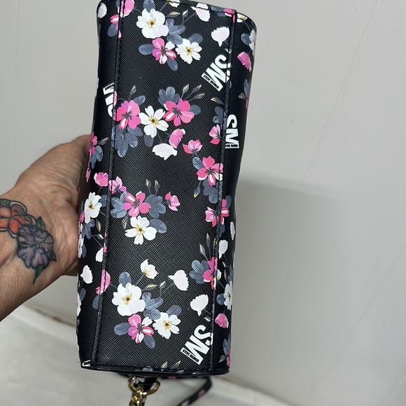 Steve Madden Black and Pink Floral Crossbody Bag - Picture 5 of 11